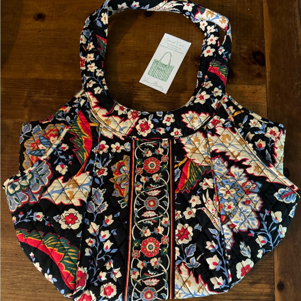 Like new condition. Vintage Vera Bradley medium satchel